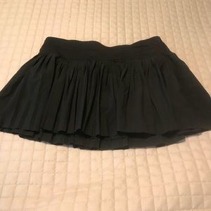 Lululemon Black pleated skirt size 6
